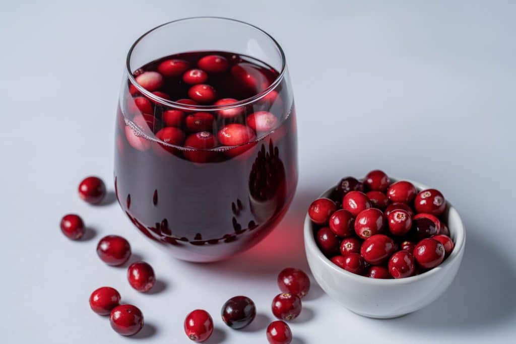 Vin chaud aux cranberries avec baies flottantes